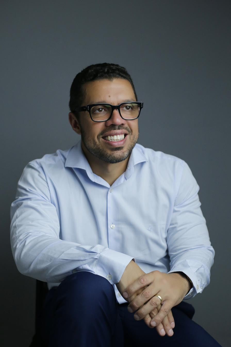 Dr. Vinicius Leal